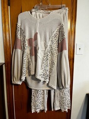 DAVI & DANI Cream Knit Drawstring Pant Set